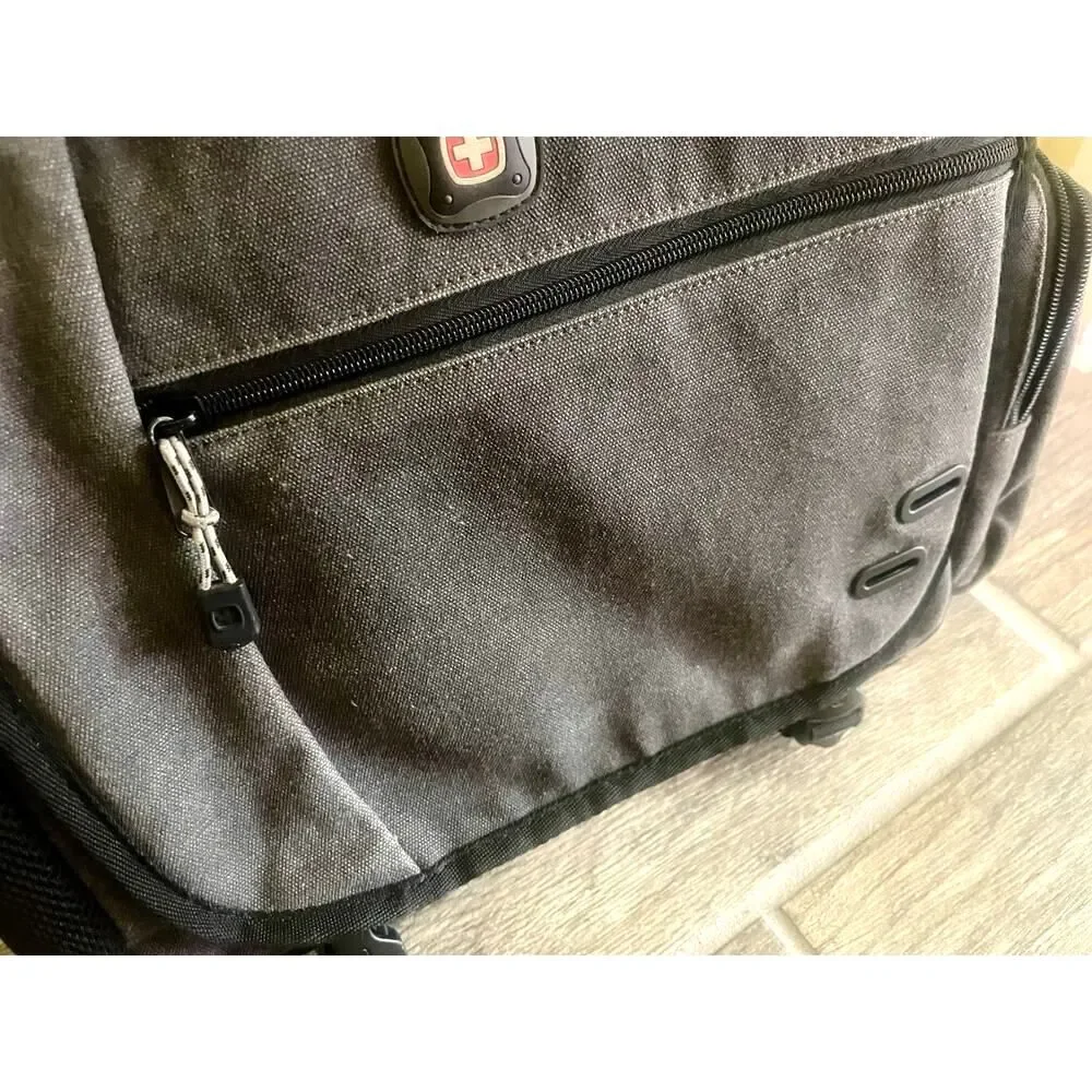 SwissGear Zinc DSLR Camera Messenger Bag in GREAT CONDITION